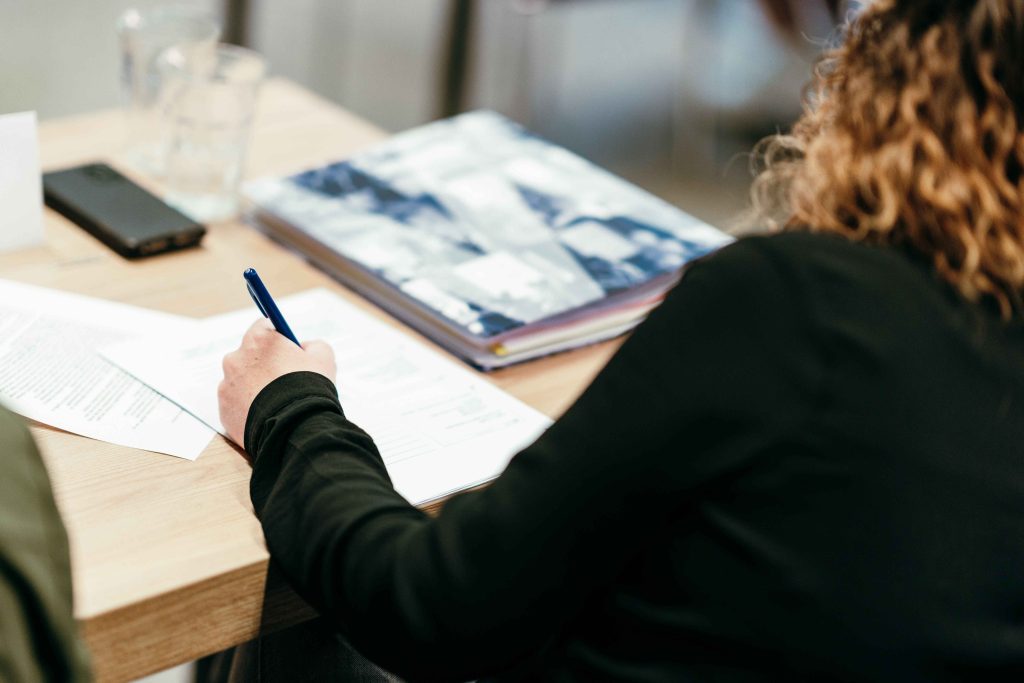 FBN cursist maakt aantekeningen