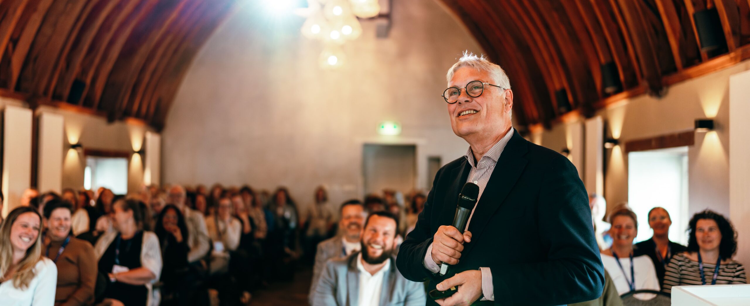 De Dag voor het Notariaat mr. dr. Theo Reijnen die een presentatie geeft voor notarissen
